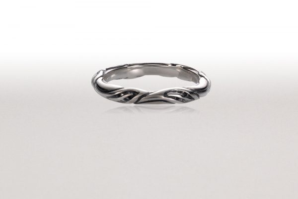 Thin LEAF CIRCLET Ring in Bright Silver