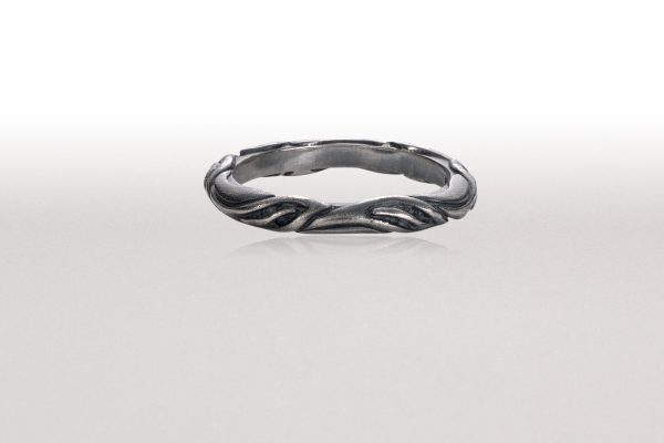 Thin LEAF CIRCLET Ring in Black