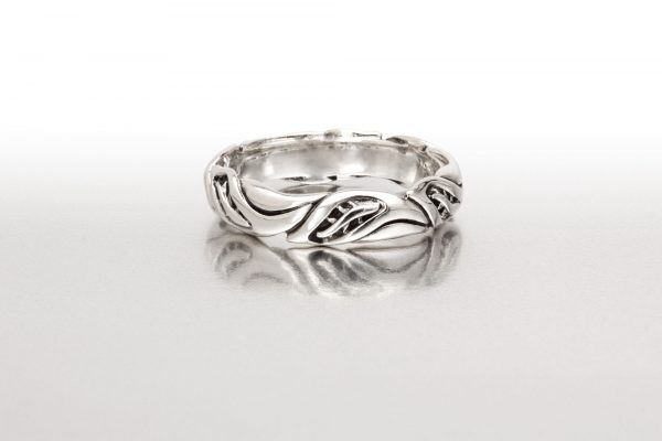 Med-Wide LEAF CIRCLET Ring in Bright Silver