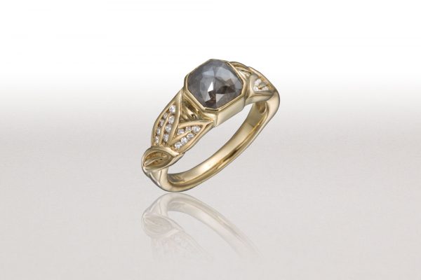 Small ALTERNATING LEAF Ring with Grey Diamond